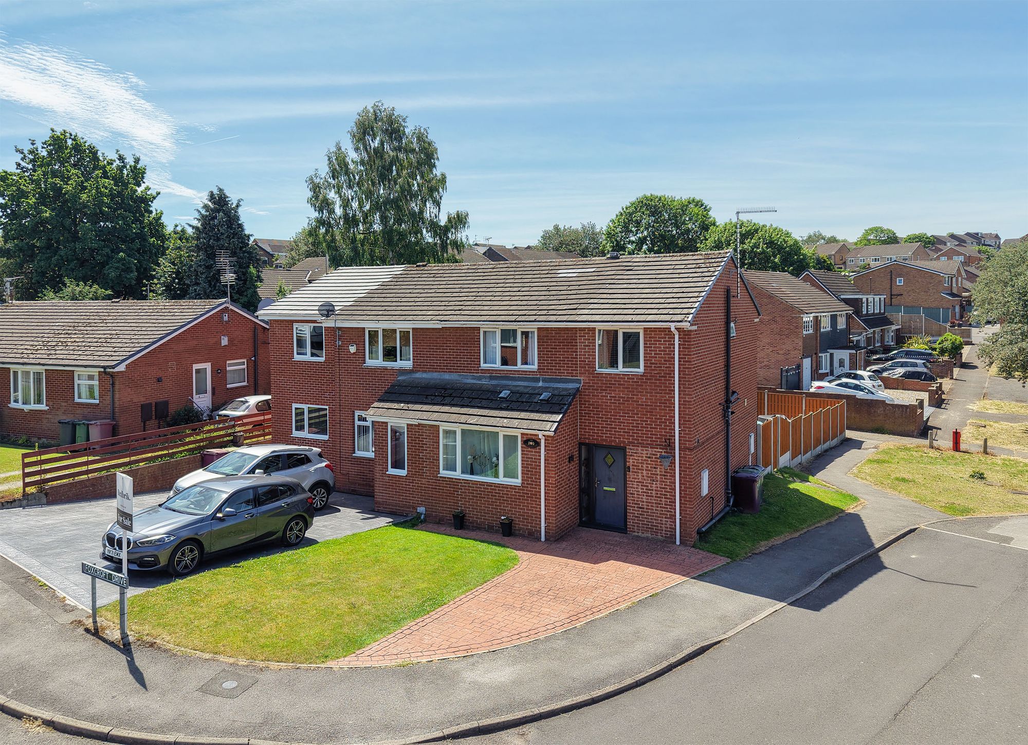 4 bedroom Semi-detached house Under Offer
