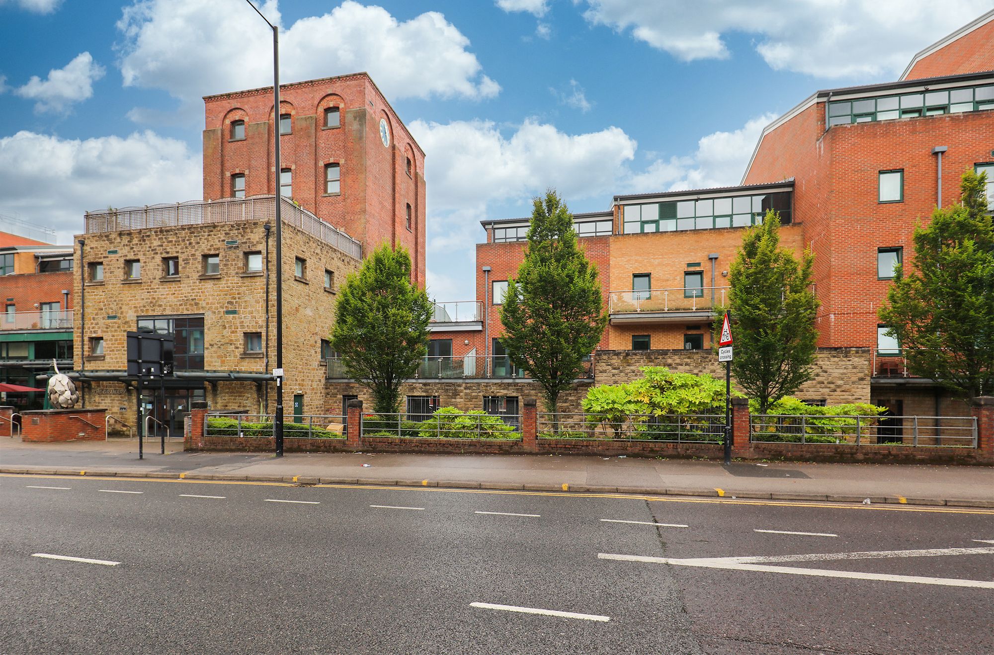 2 bedroom Flat To Let