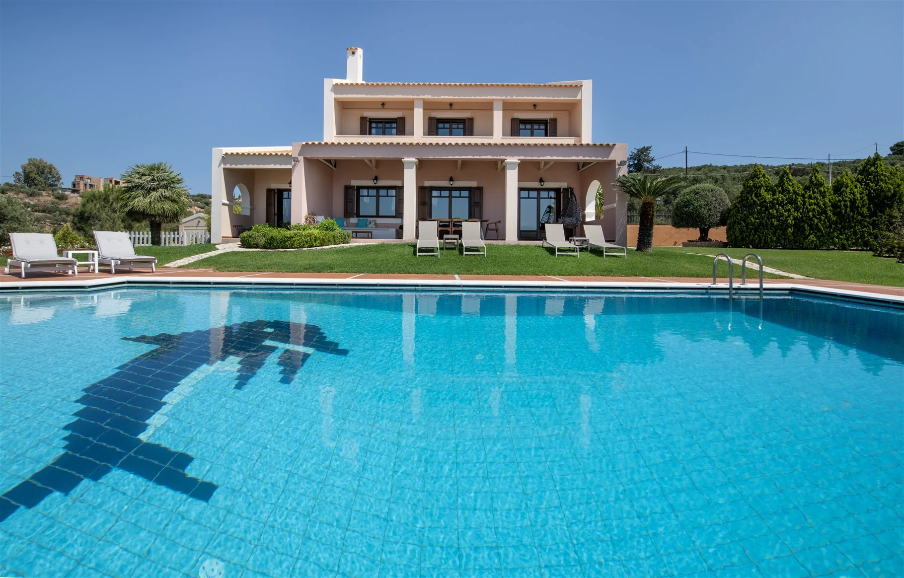 5 bedroom Villa For Sale