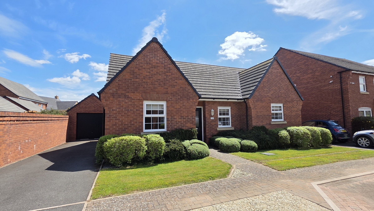 3 bedroom Detached house For Sale