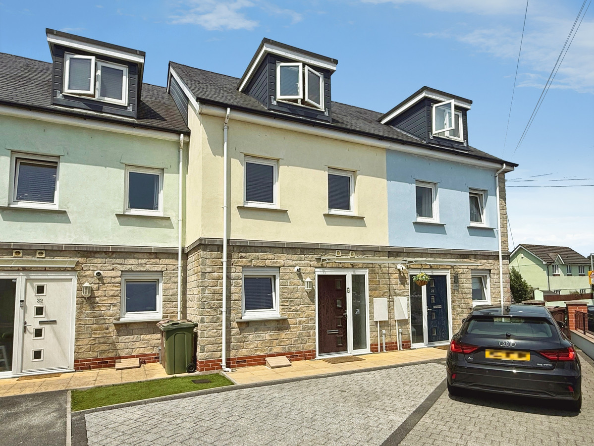 4 bedroom House (unspecified) For Sale