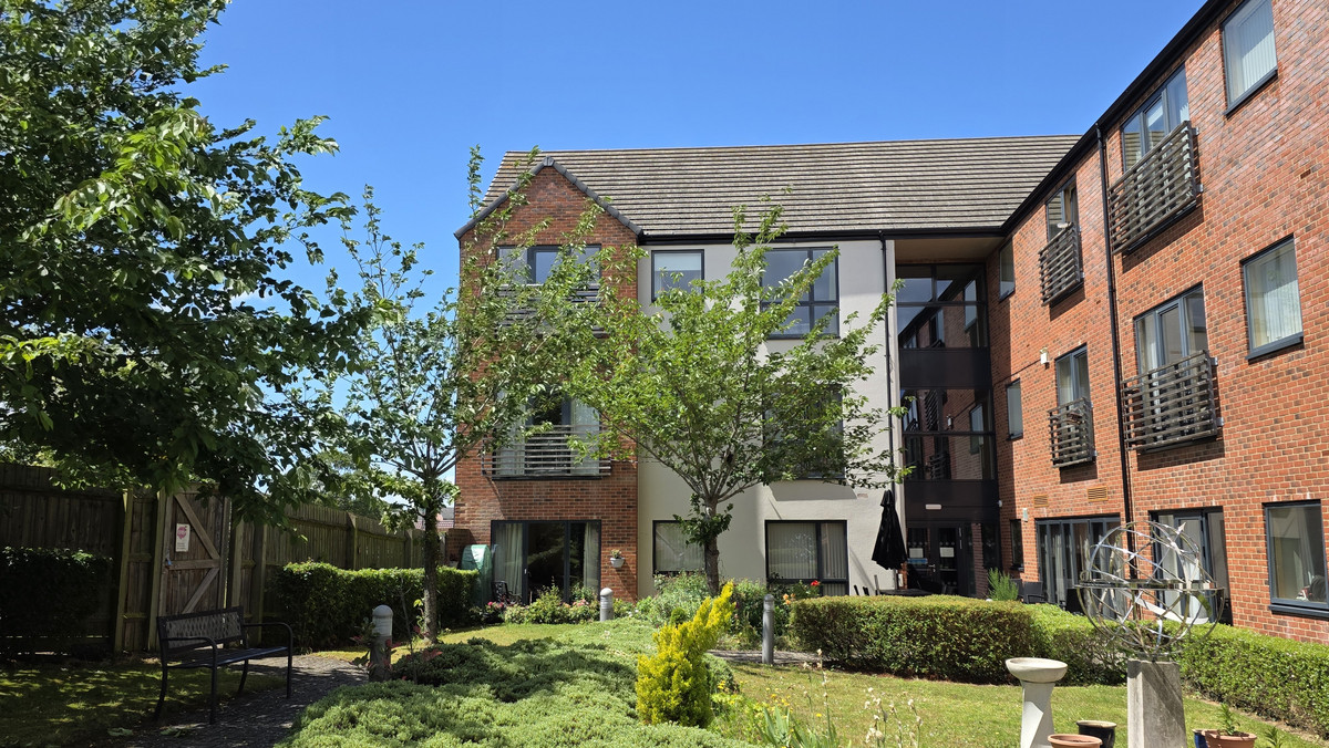 2 bedroom House (unspecified) For Sale