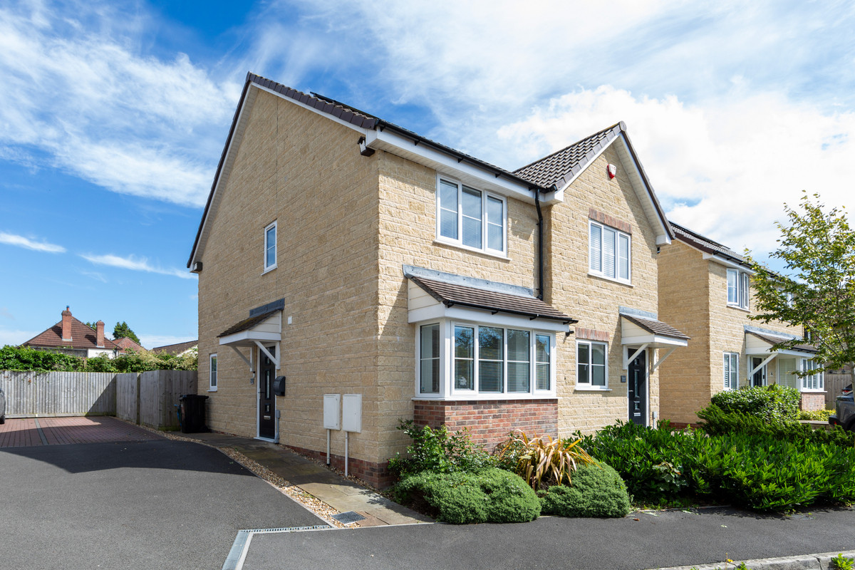2 bedroom Detached house For Sale