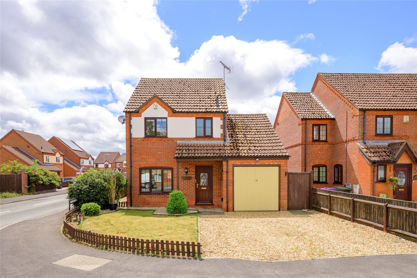 3 bedroom Detached house Under Offer