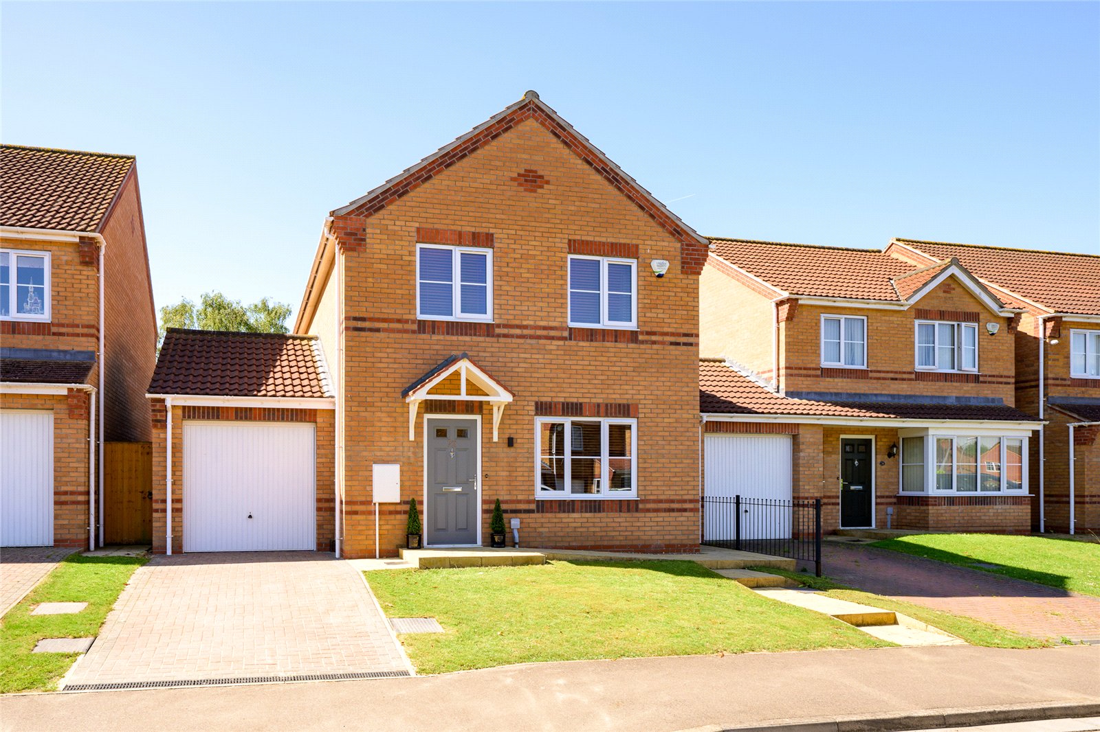 4 bedroom Detached house Under Offer