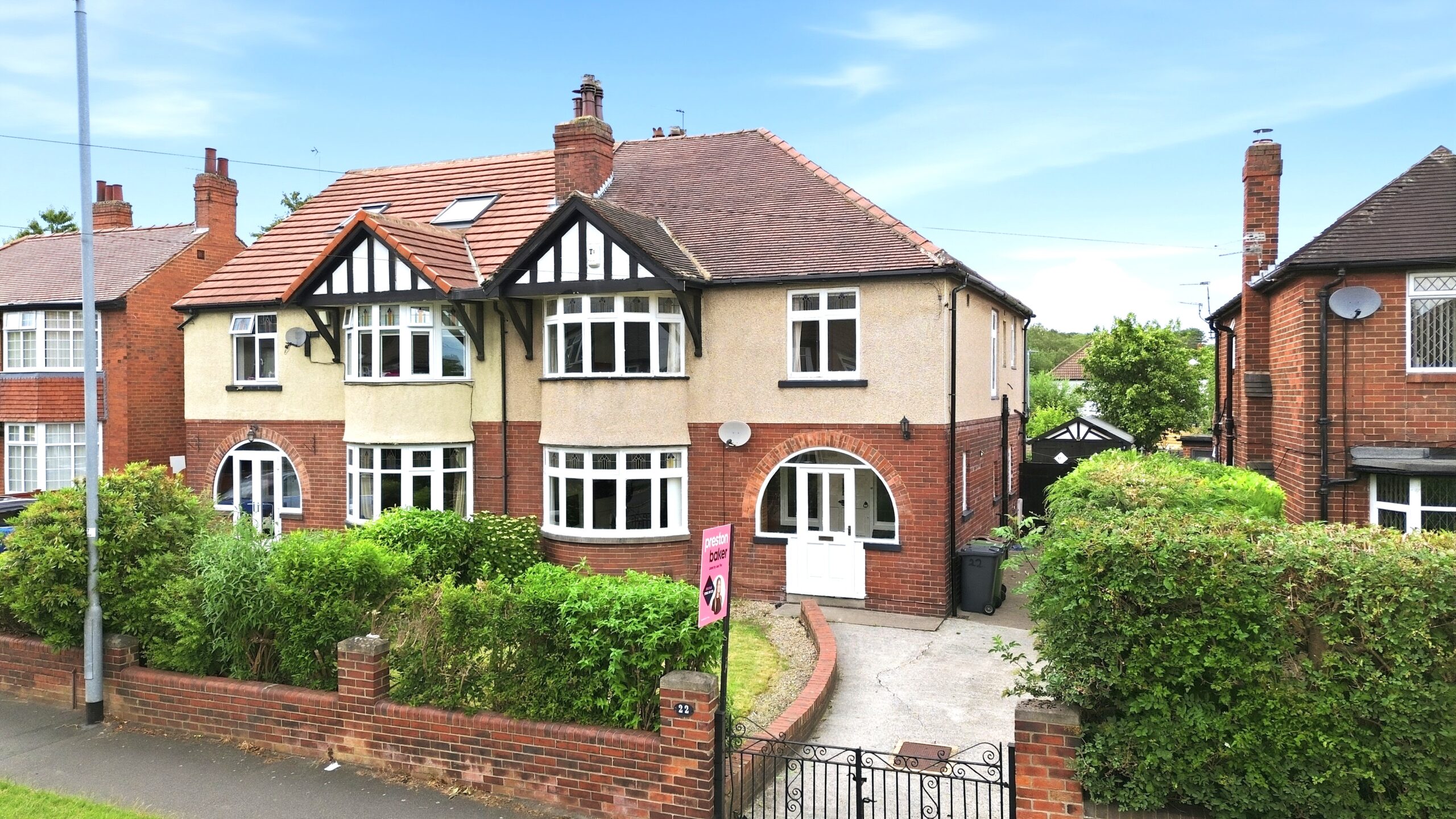 3 bedroom Semi-detached house Under Offer