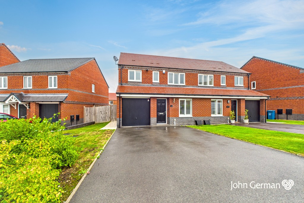 3 bedroom Semi-detached house For Sale