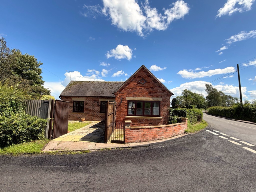 1 bedroom Detached house To Let