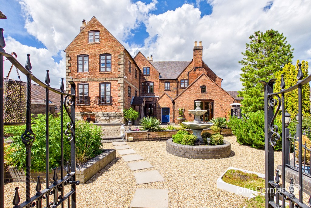 6 bedroom Detached house For Sale
