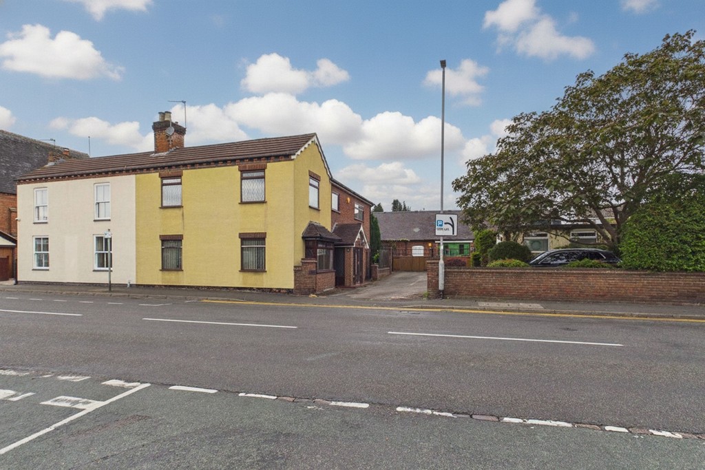 4 bedroom Semi-detached house For Sale