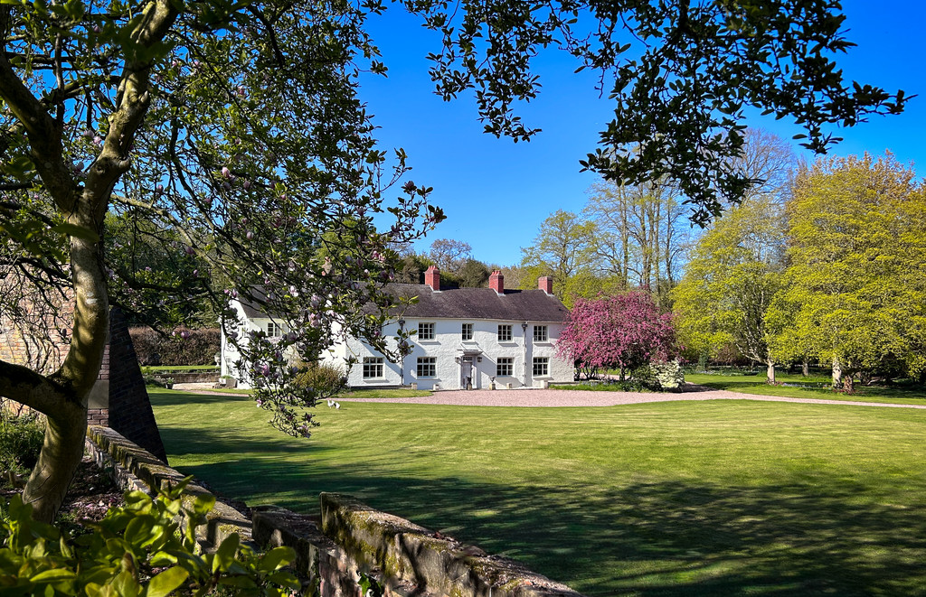 6 bedroom Detached house For Sale