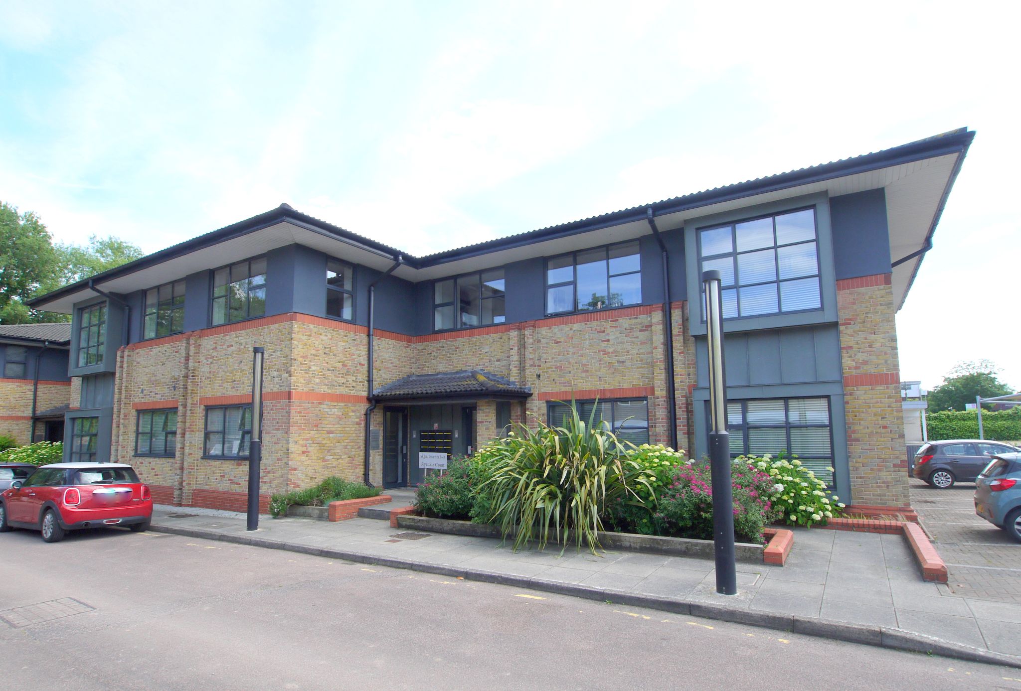 2 bedroom Apartment For Sale