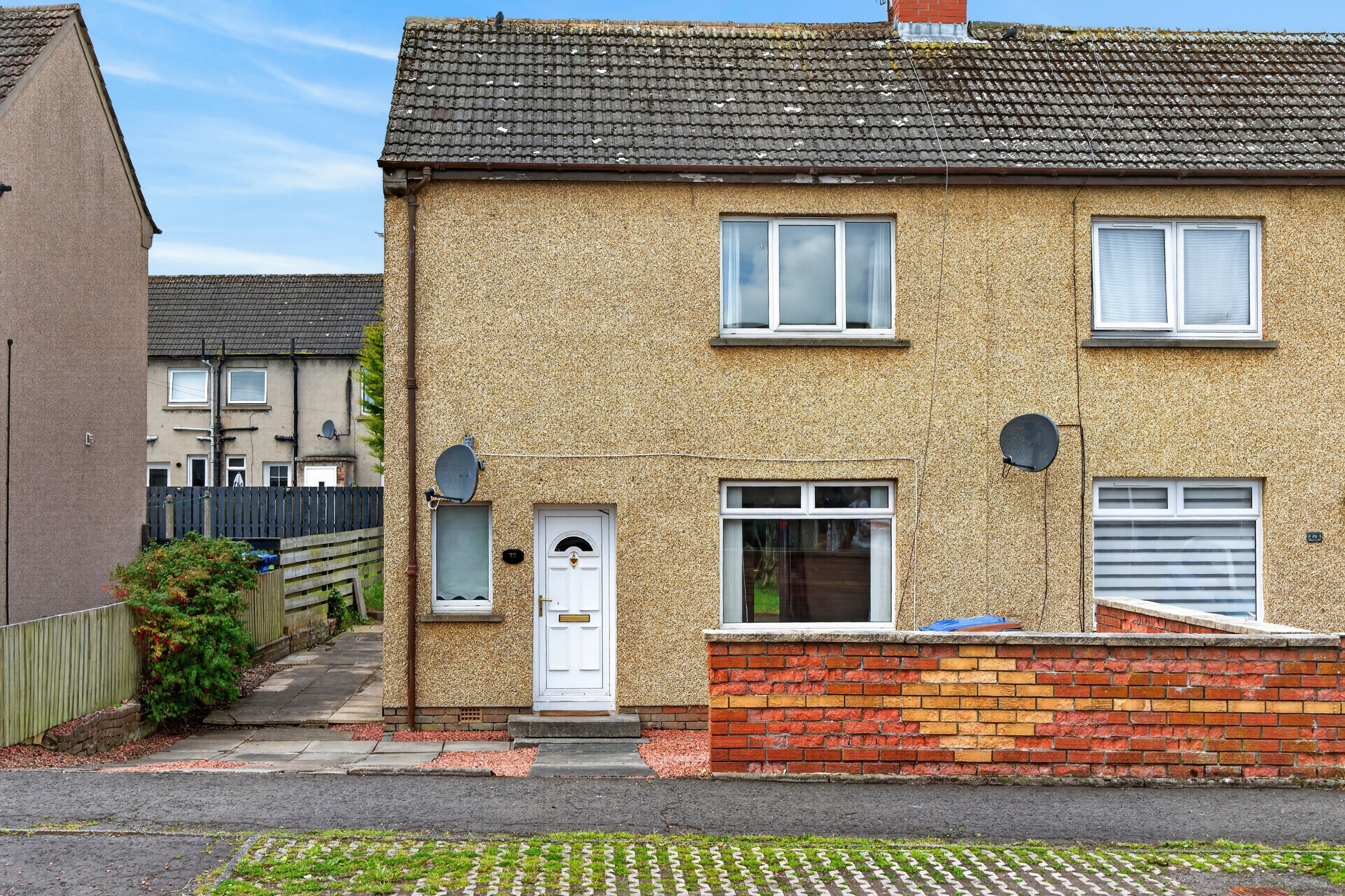 2 bedroom Semi-detached house Under Offer