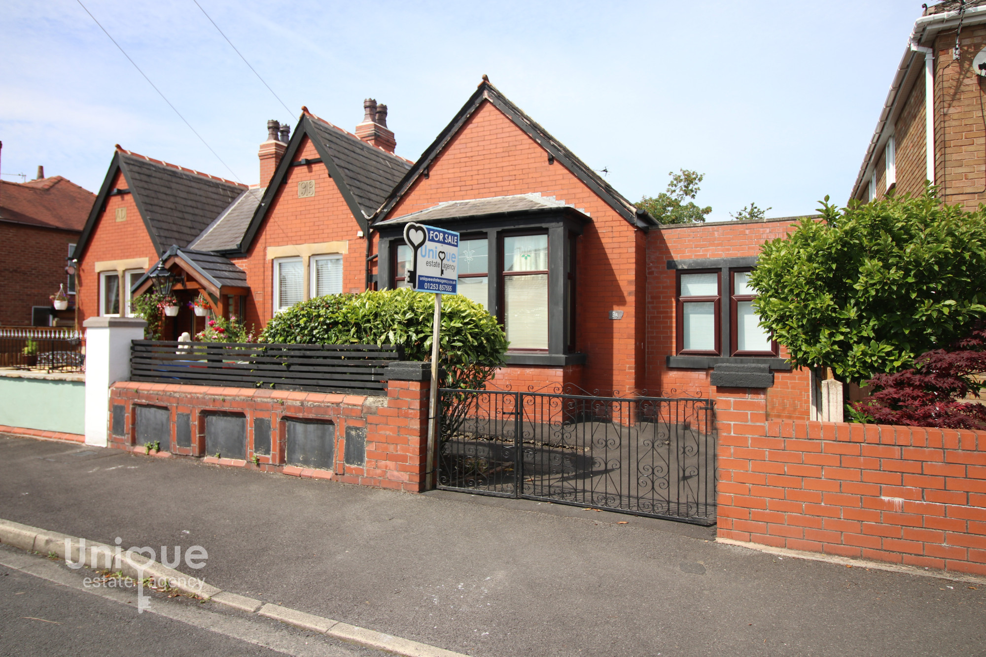 2 bedroom Detached bungalow For Sale