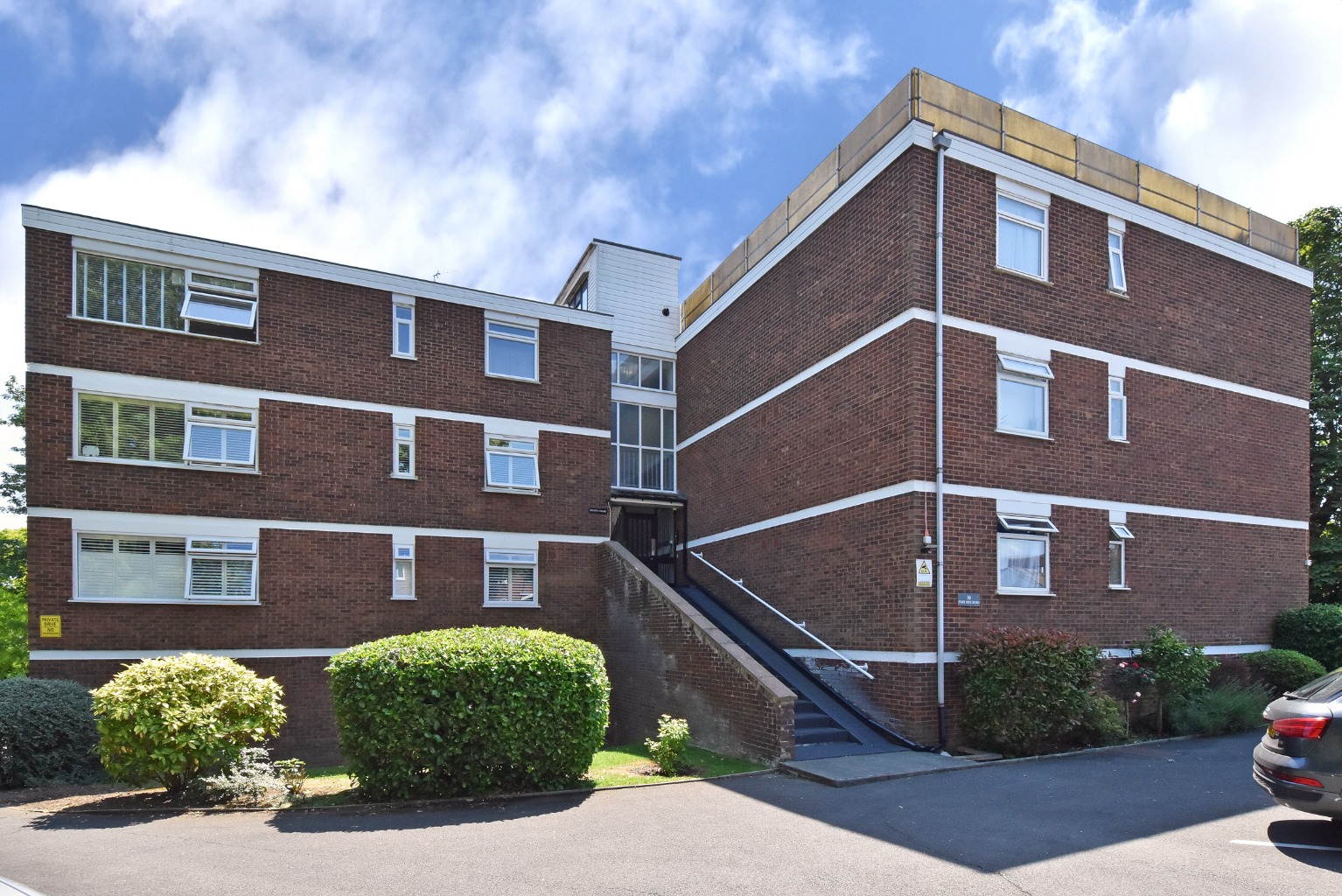 2 bedroom Flat For Sale