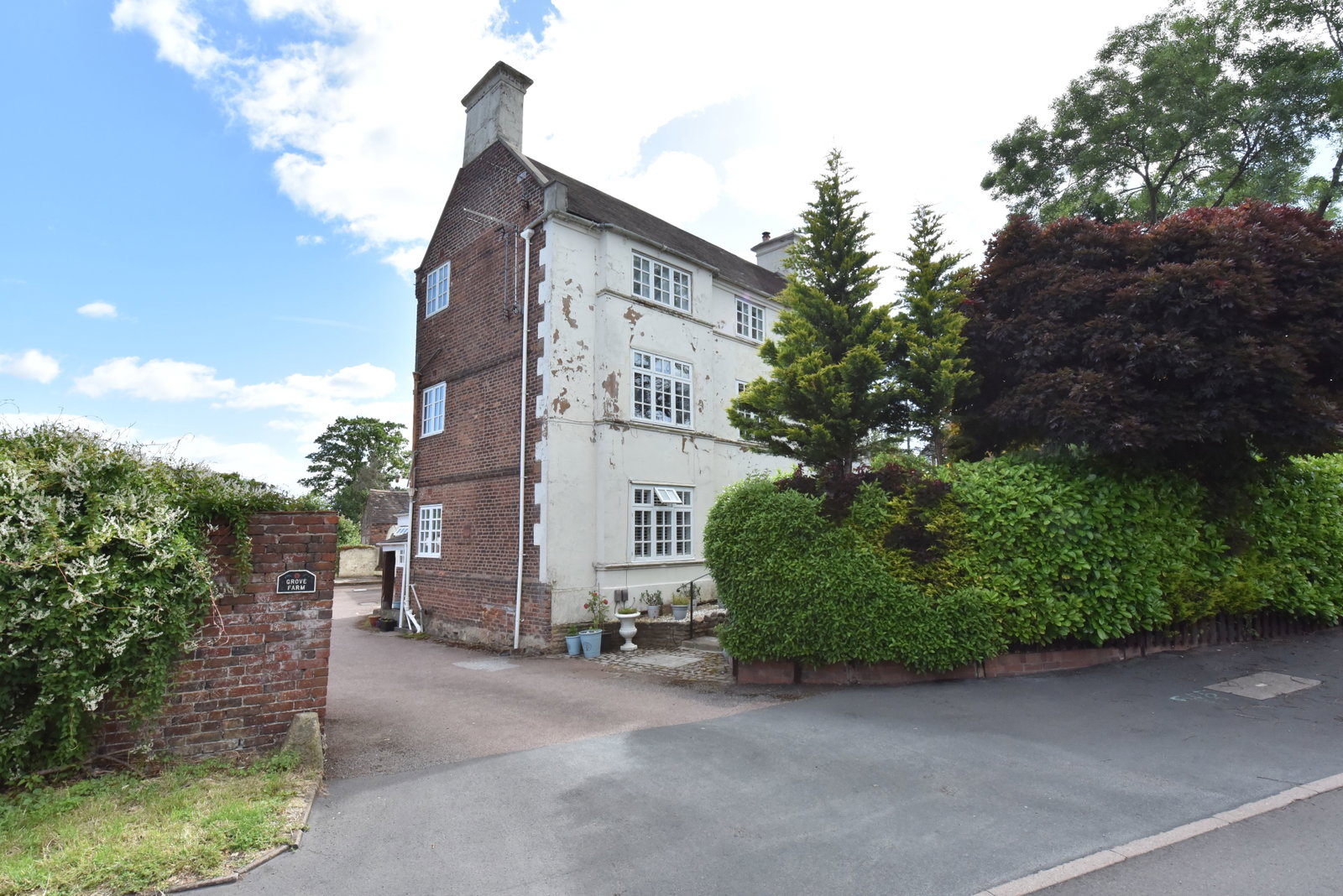 1 bedroom Apartment For Sale