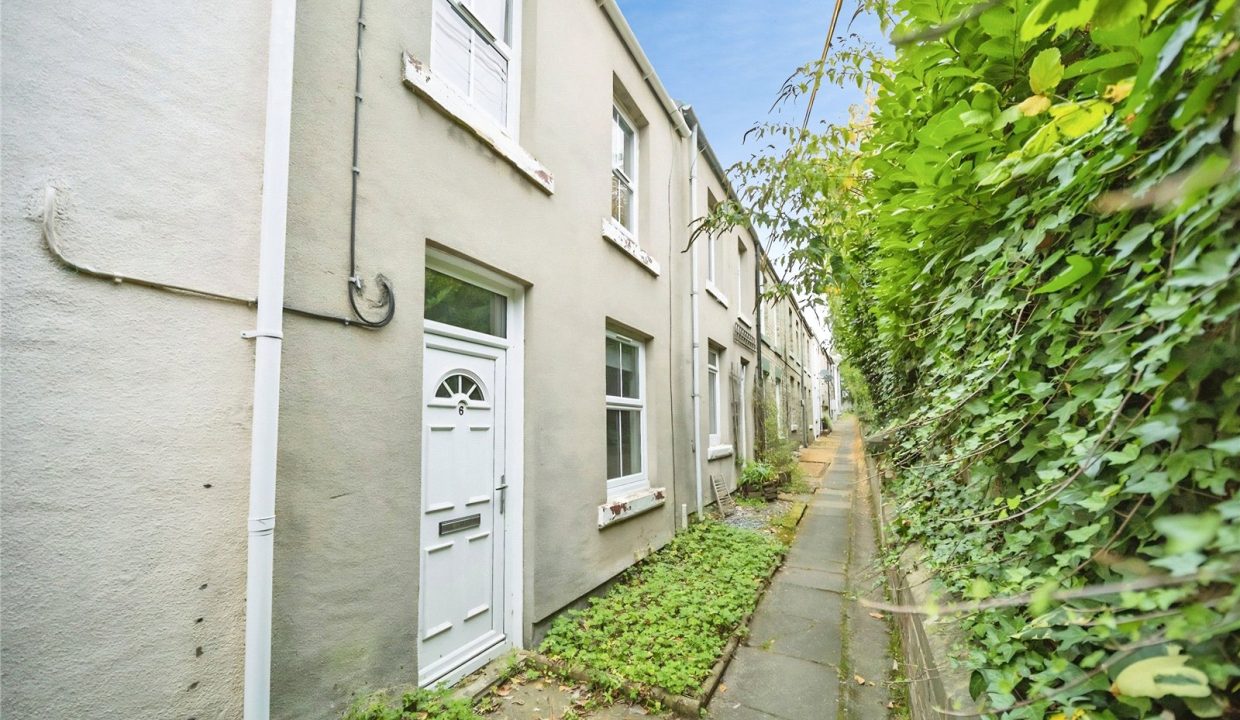  Terraced House For Sale