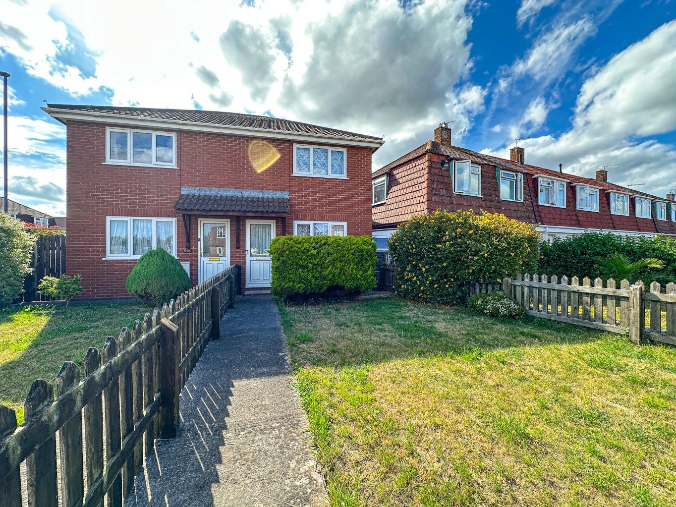 2 bedroom Semi-detached house To Let