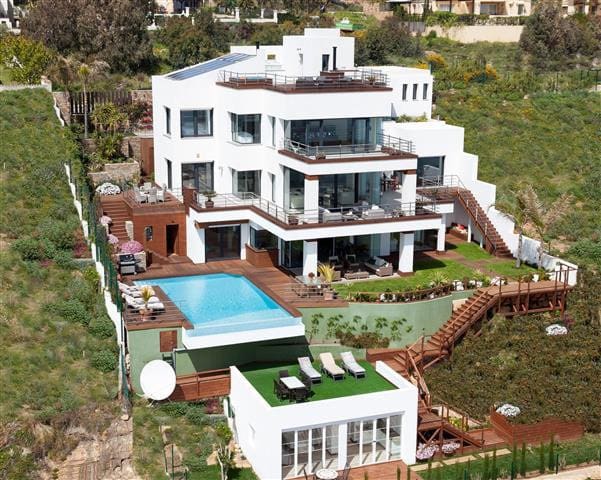 5 bedroom Villa For Sale