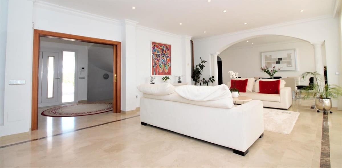 1 Villa For Sale