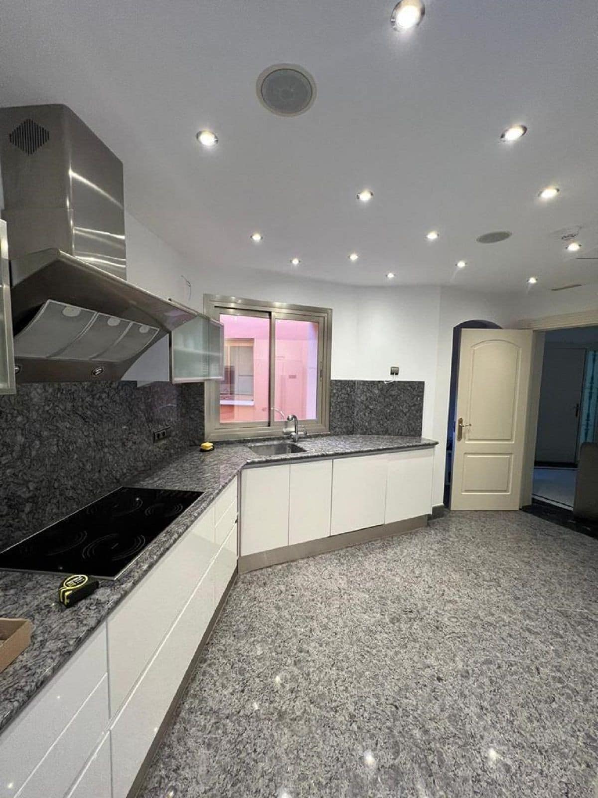 3 bedroom Apartment For Sale
