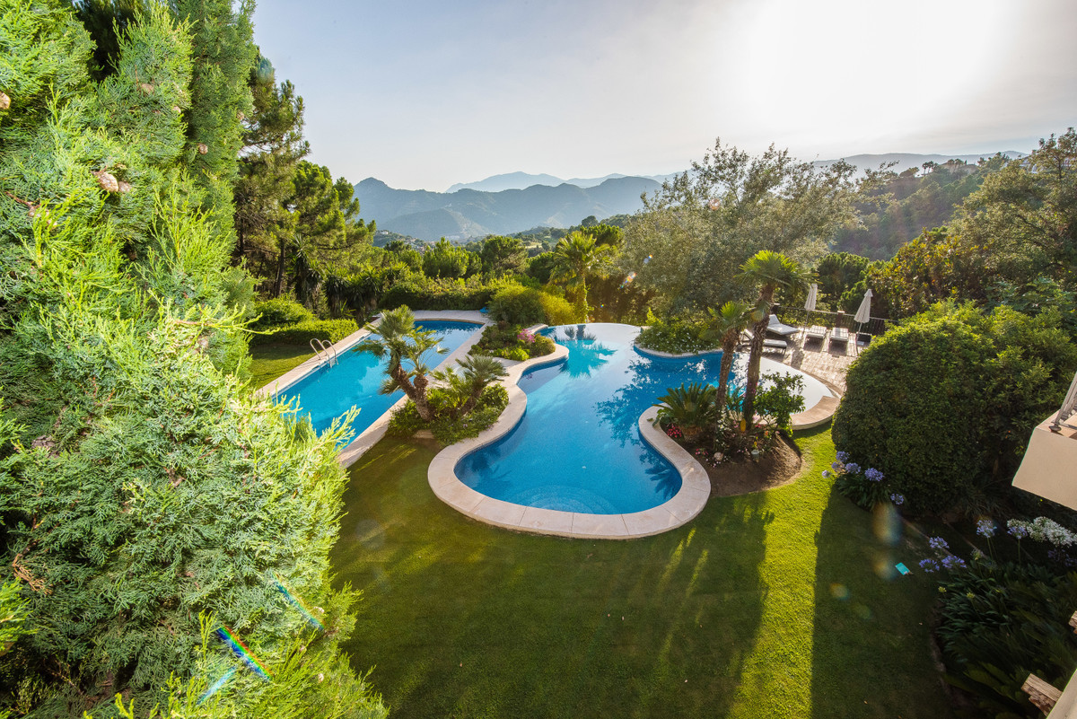 8 bedroom Villa For Sale