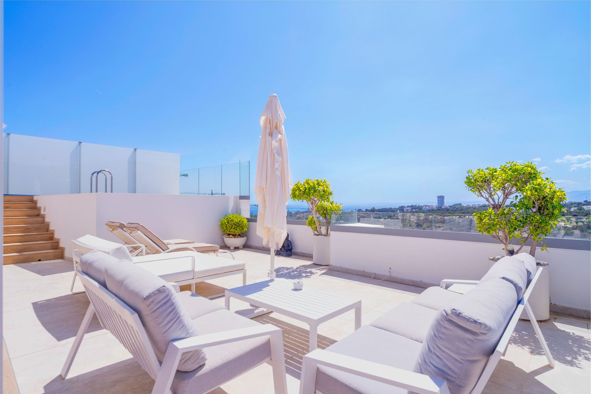 4 bedroom Apartment For Sale