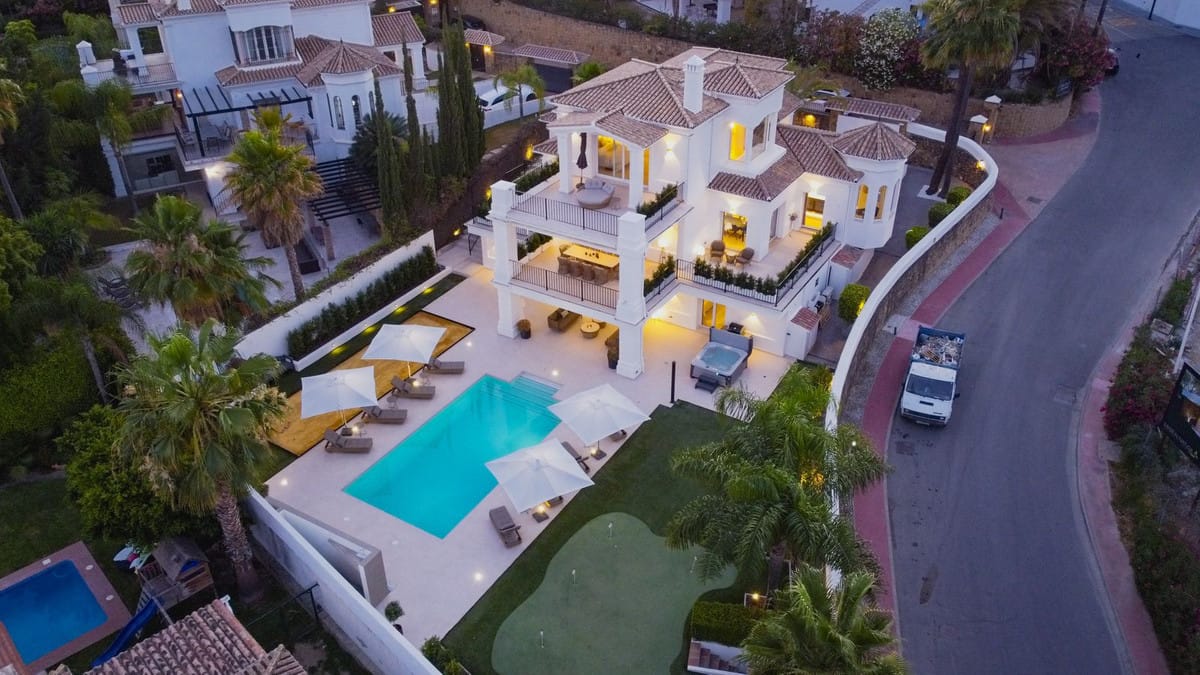 6 bedroom Villa For Sale