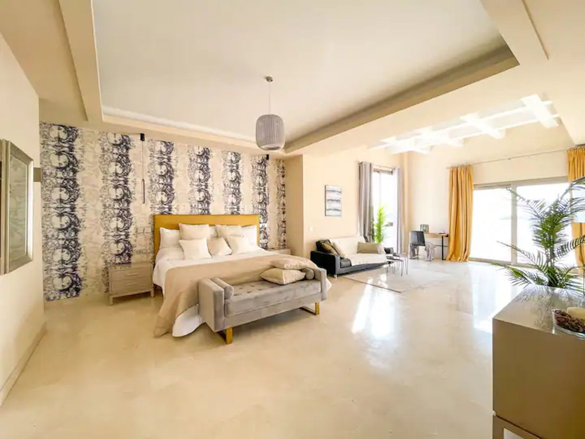 5 bedroom Villa For Sale