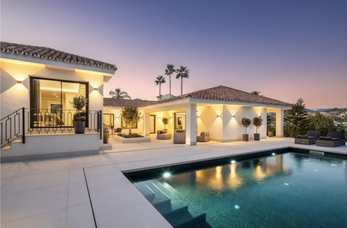 5 bedroom Villa For Sale