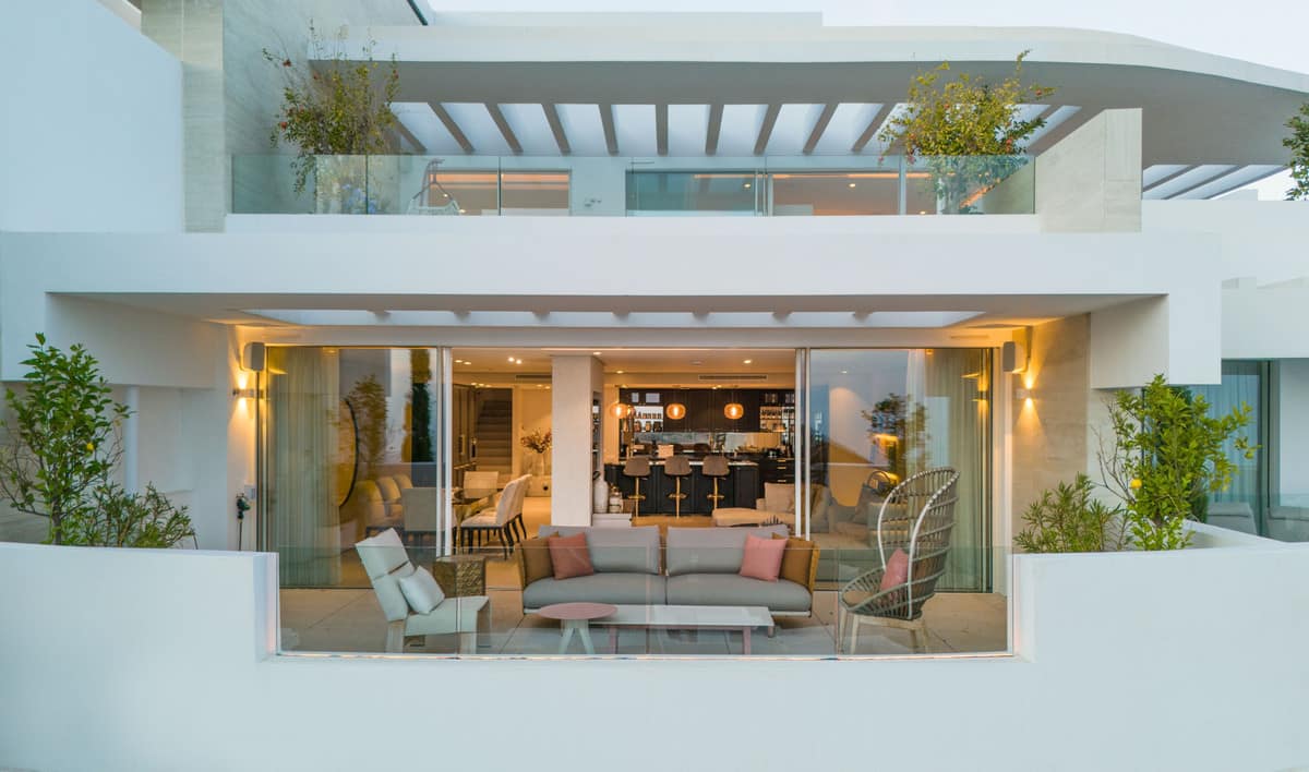 3 bedroom Apartment For Sale