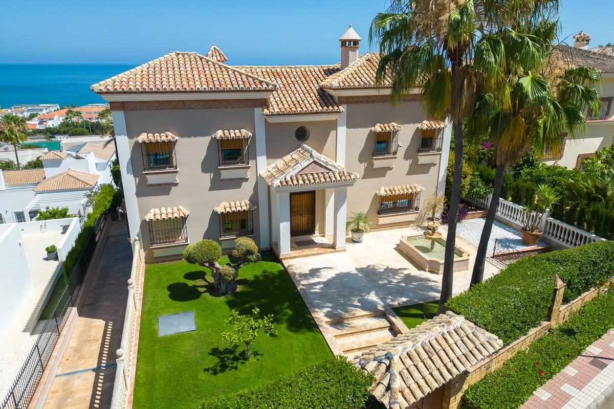 5 bedroom Villa For Sale
