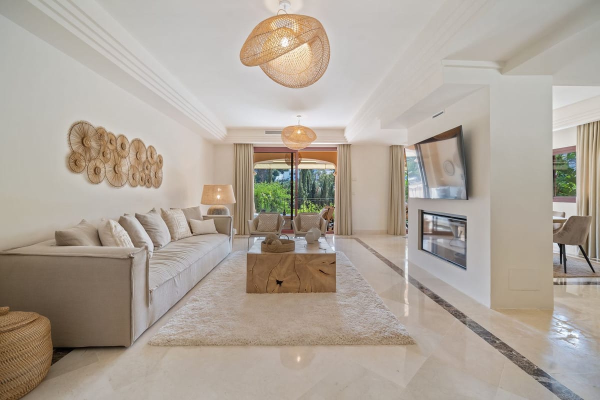 5 bedroom Villa For Sale