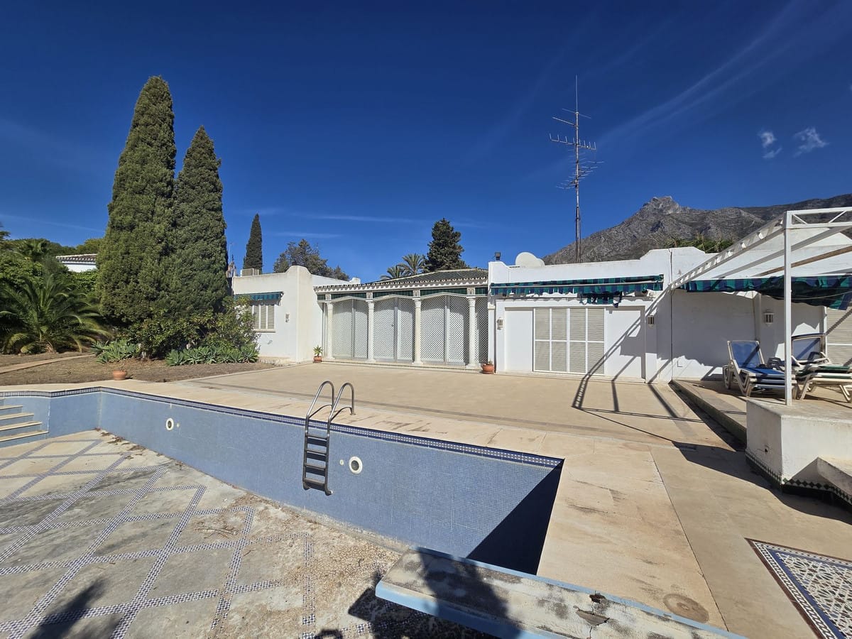 6 bedroom Villa For Sale