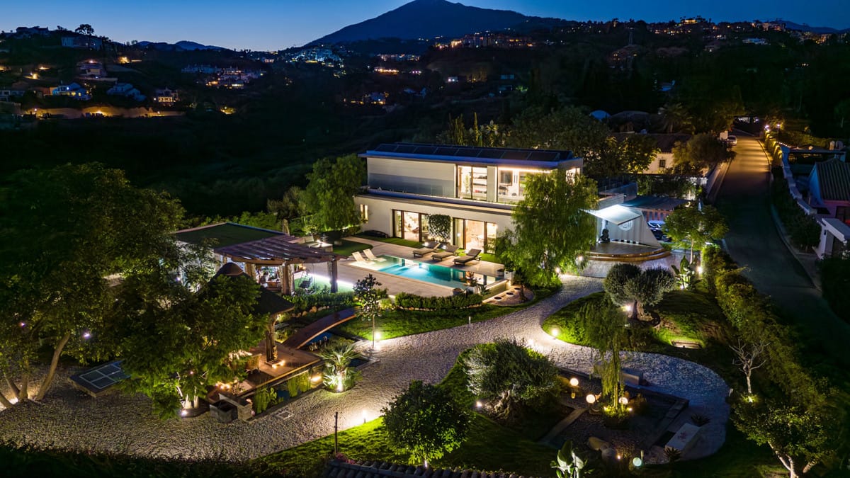 5 bedroom Villa For Sale
