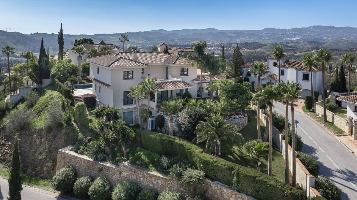 6 bedroom Villa For Sale