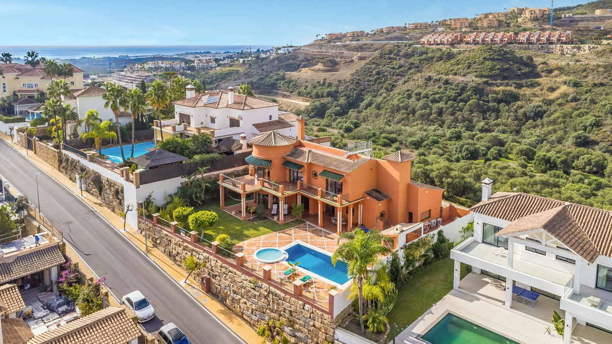 5 bedroom Villa For Sale
