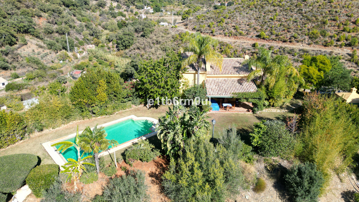 5 bedroom Villa For Sale