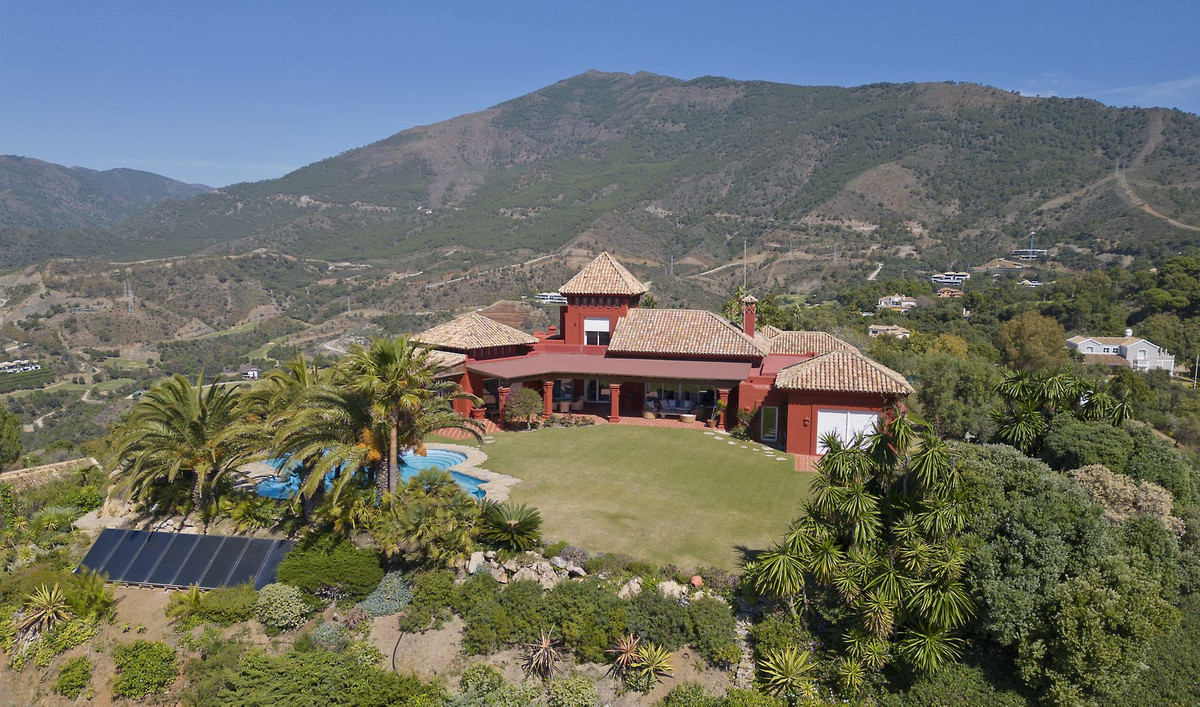 5 bedroom Villa For Sale