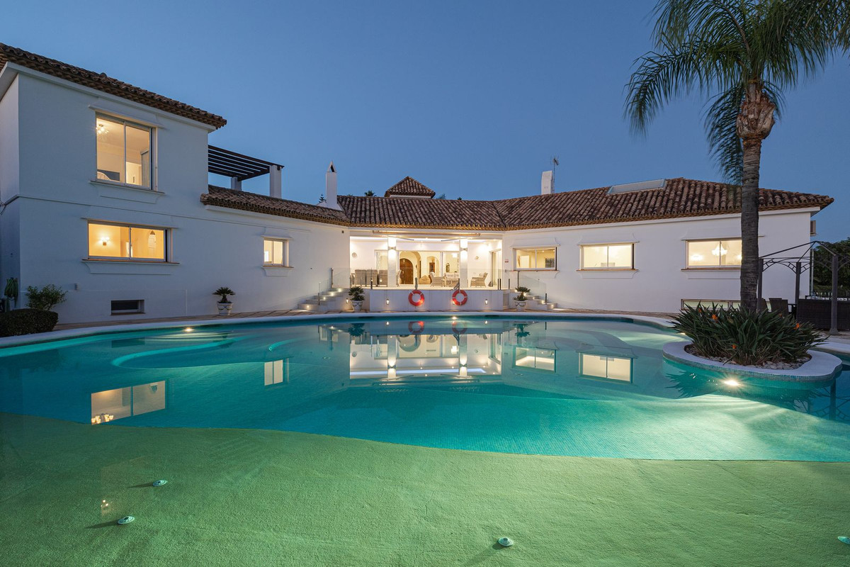 6 bedroom Villa For Sale