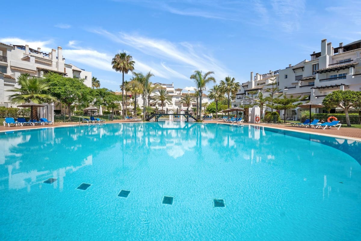 5 bedroom Apartment For Sale