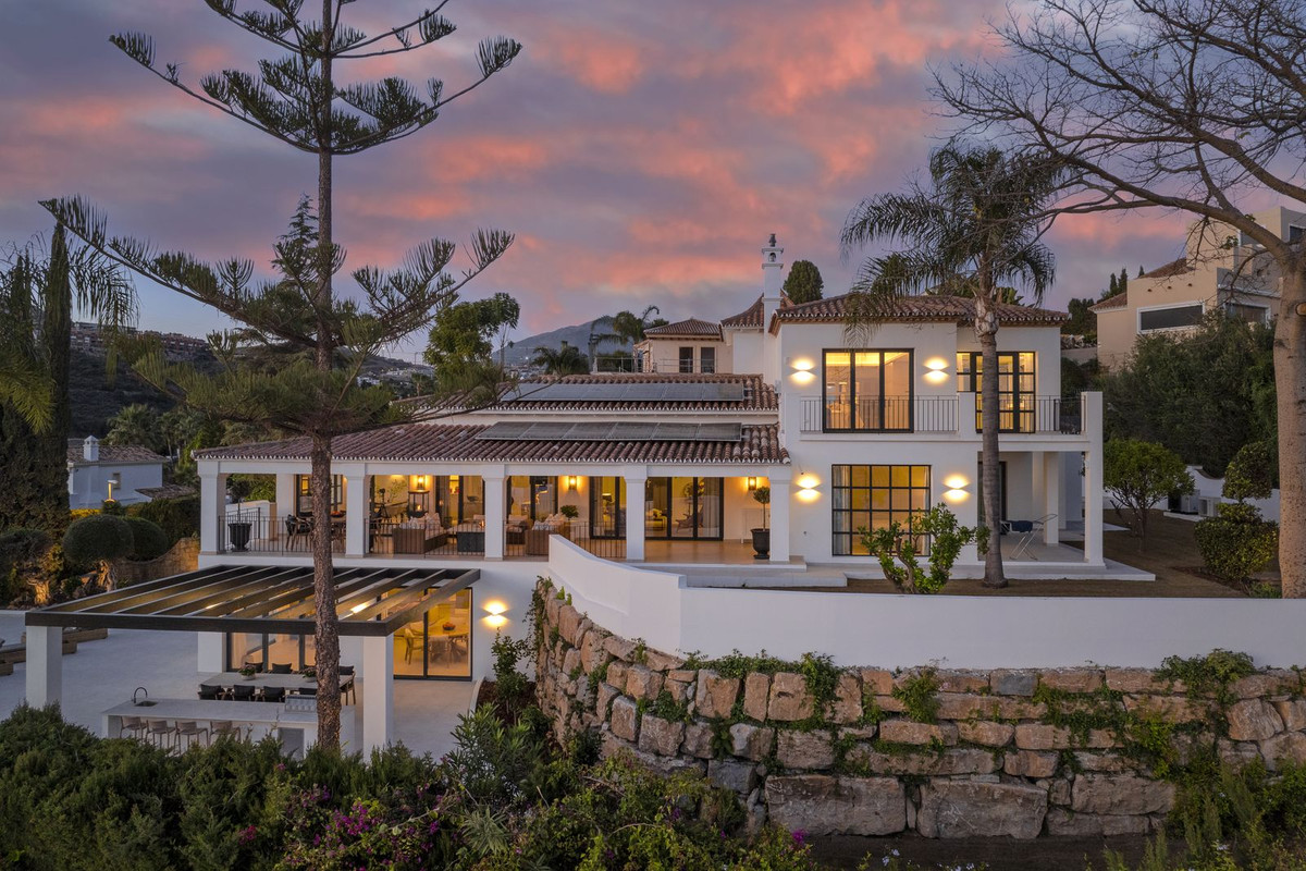 5 bedroom Villa For Sale