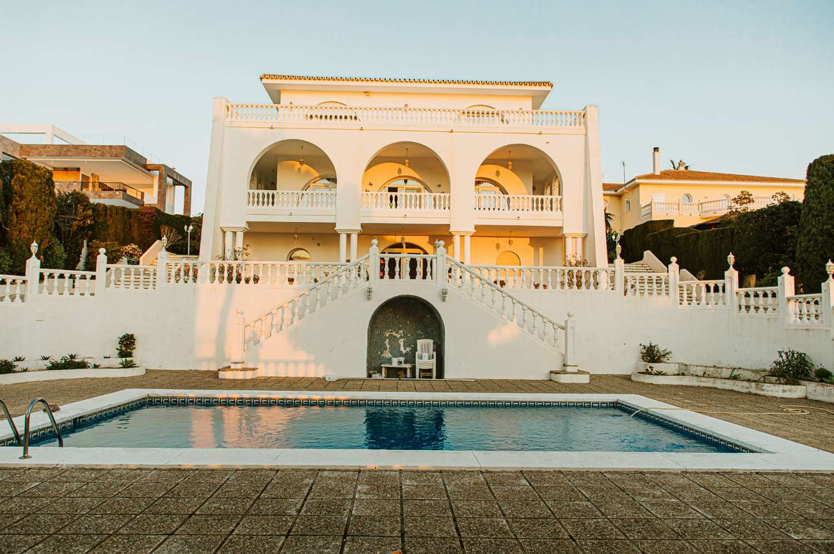 6 bedroom Villa For Sale