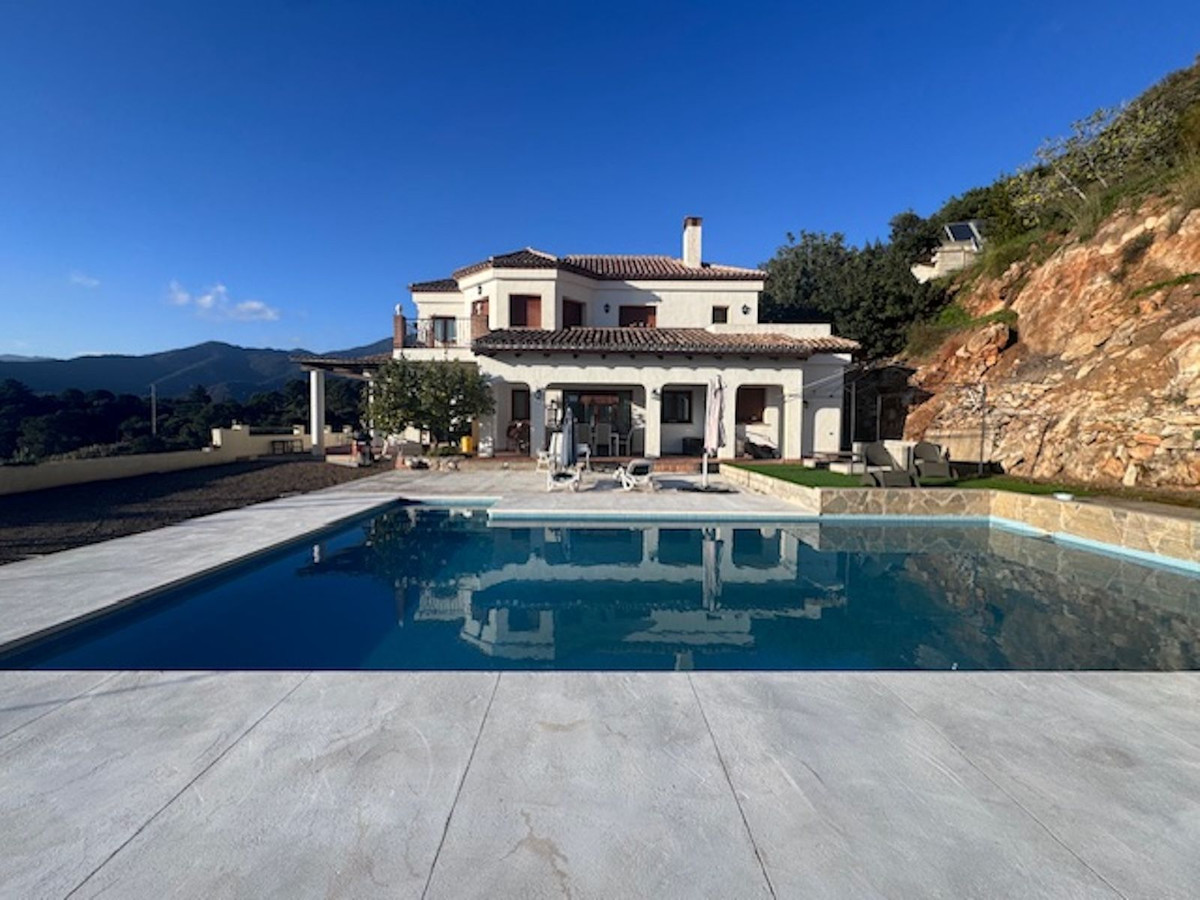 4 bedroom Villa For Sale