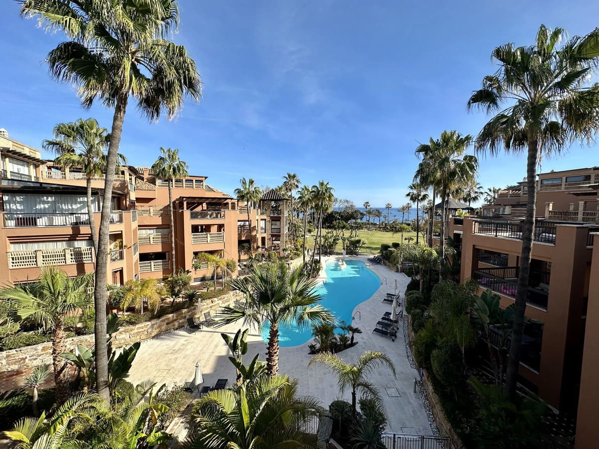 3 bedroom Apartment For Sale