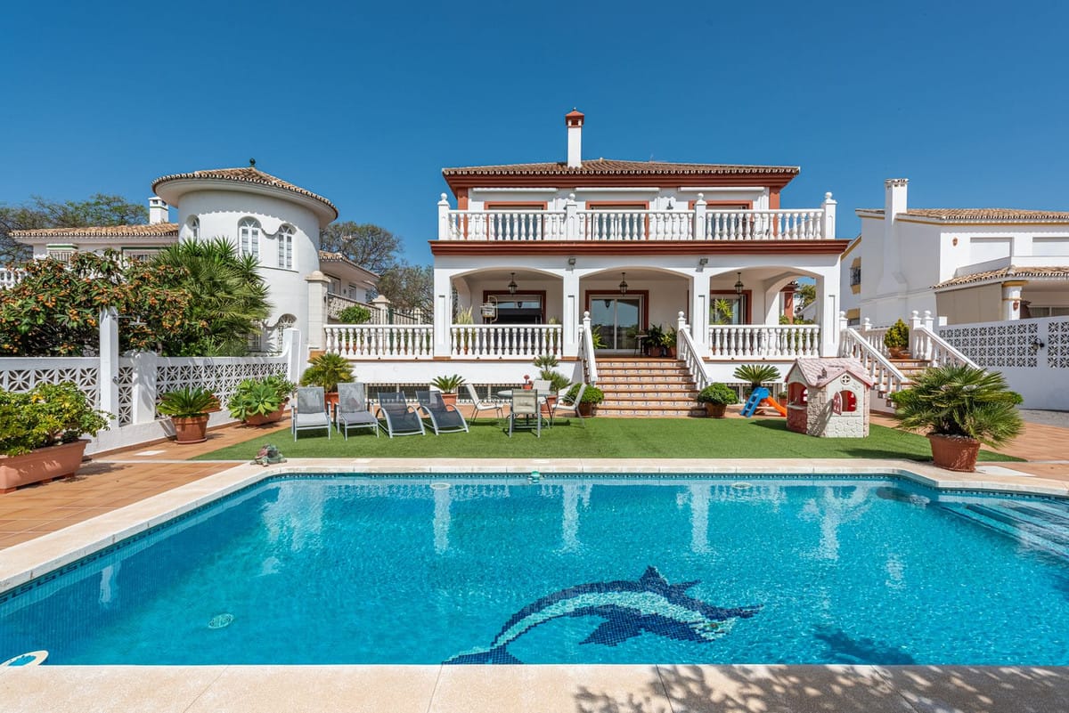 6 bedroom Villa For Sale