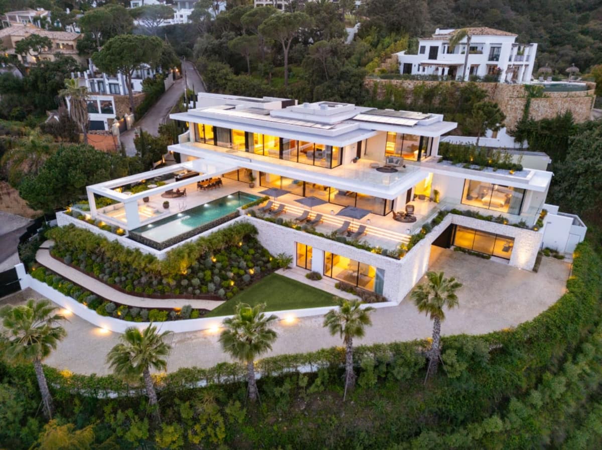 8 bedroom Villa For Sale