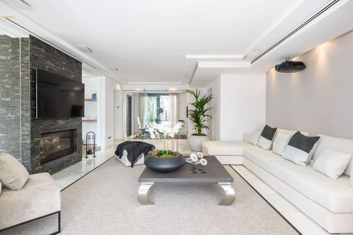 5 bedroom Villa For Sale