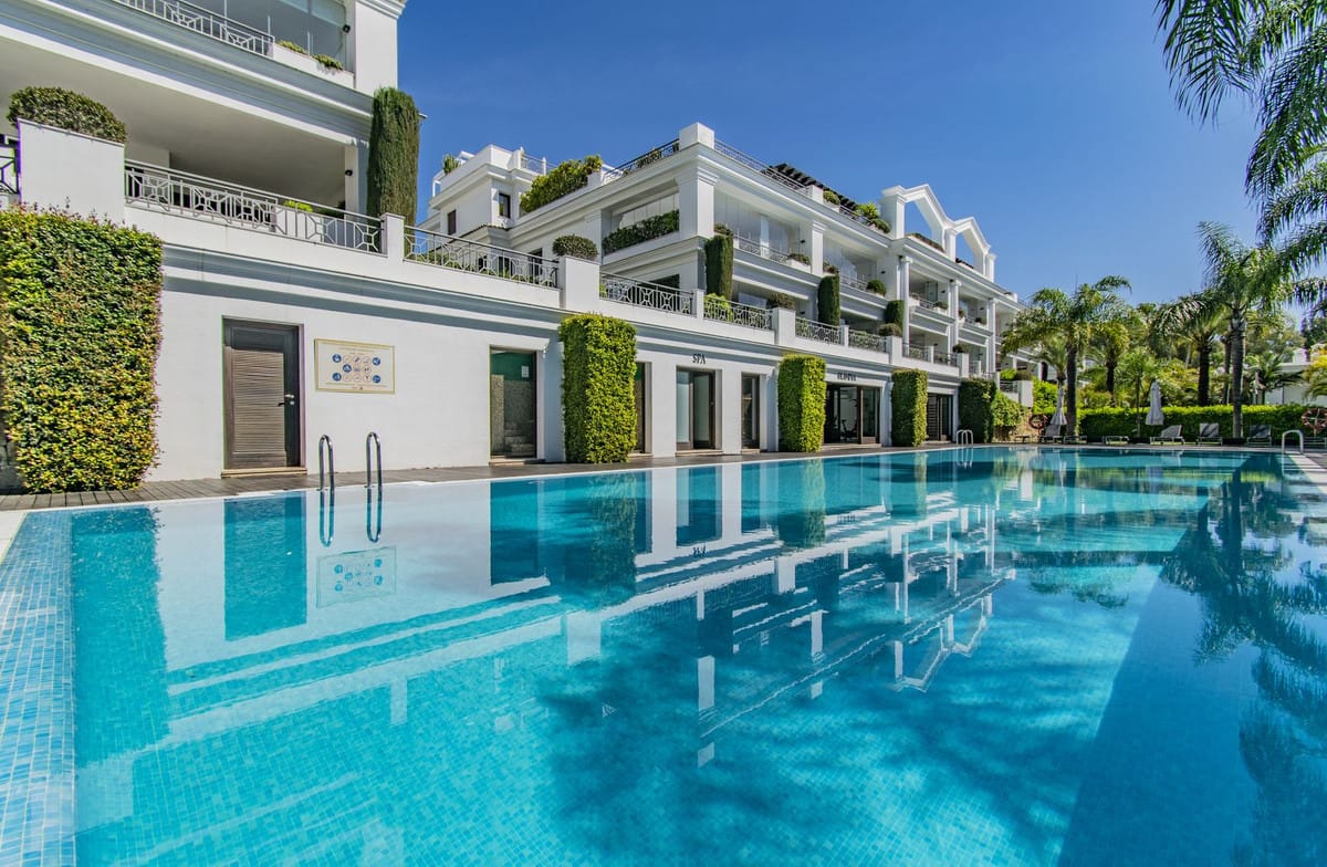 5 bedroom Apartment For Sale