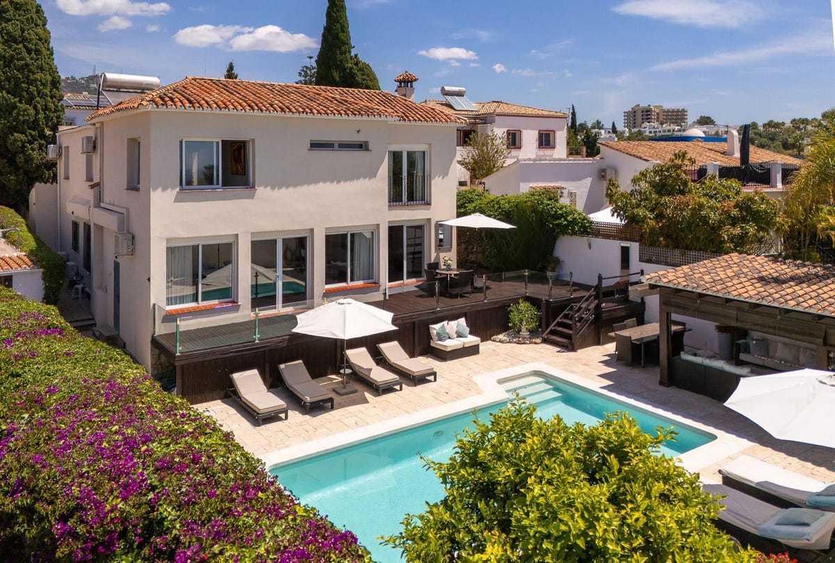 6 bedroom Villa For Sale